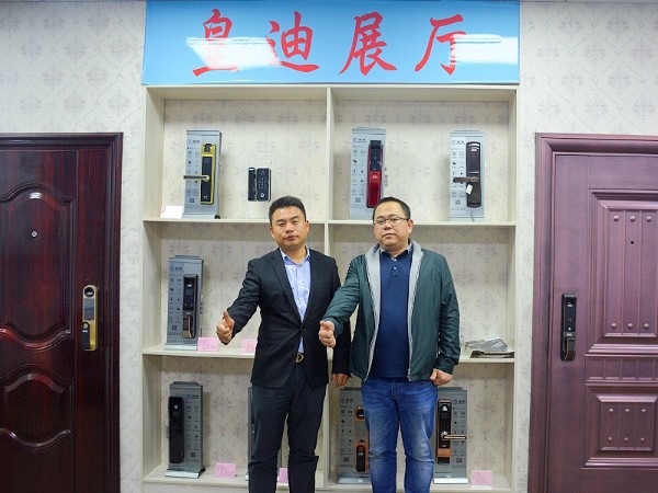 深思熟慮、共展宏圖：祝賀崔先生簽約皇迪西寧經(jīng)銷(xiāo)商